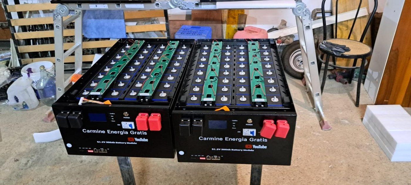 Box CEG aperti con celle e BMS